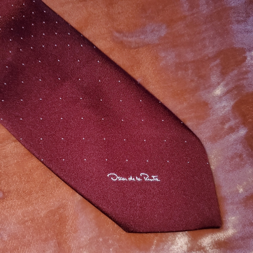 Red Oscar de la Renta tie w polkadots - Picture 8 of 12